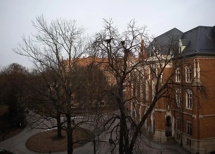 Oak Tree Old Town Apartments